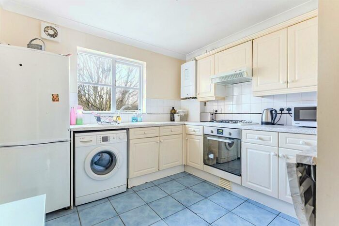 2 Bedroom Apartment To Rent In Silverdale, SE26