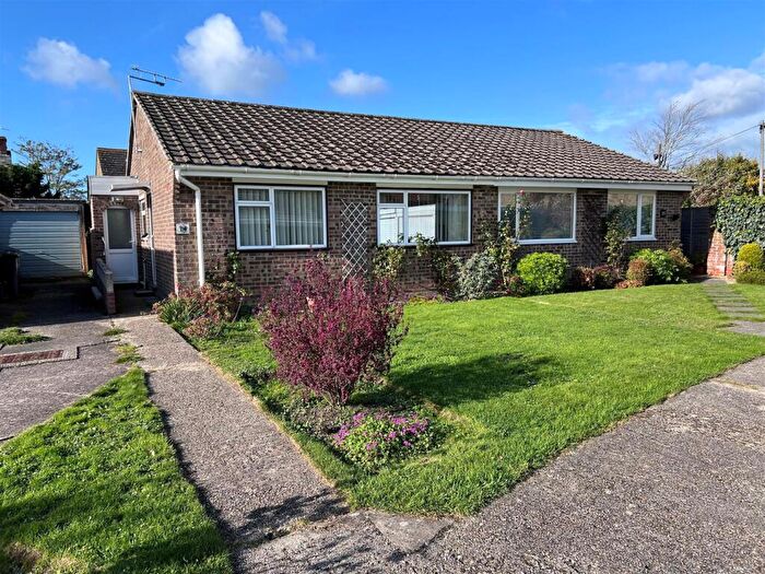 2 Bedroom Semi-Detached Bungalow For Sale In Avondale Gardens, Gillingham, SP8