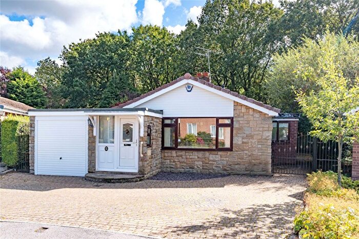 4 Bedroom Bungalow For Sale In Barfield Crescent, Leeds, West Yorkshire, LS17