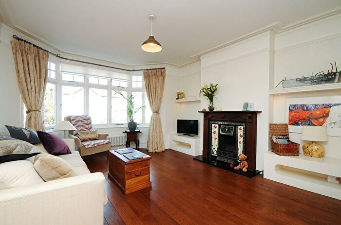 3 Bedroom Flat To Rent In Kenilworth Avenue, Wimbledon, London, SW19