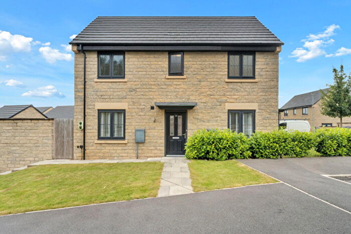 3 Bedroom Semi-Detached House For Sale In Dawson Drive, Burnley, BB10