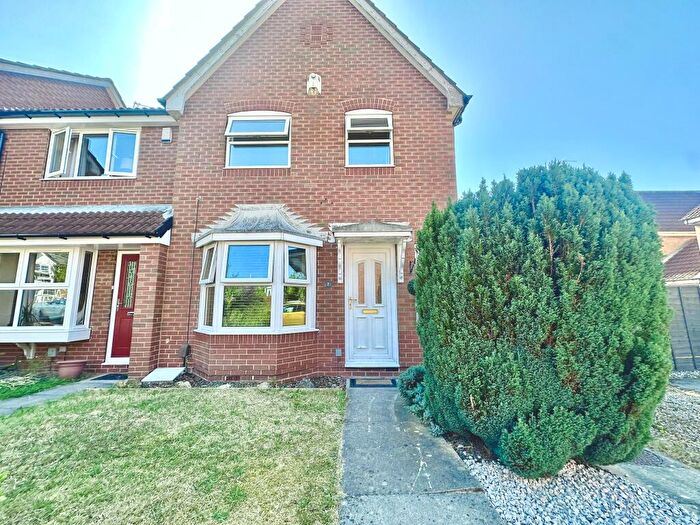 3 Bedroom End Of Terrace House To Rent In Silkstone Court, Leeds, LS15