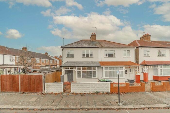 3 Bedroom Semi-Detached House To Rent In Boundary Road, London, N22
