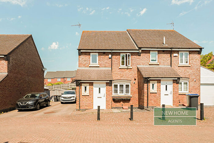 3 Bedroom Semi-Detached House For Sale In Gold Close, Hinckley, LE10