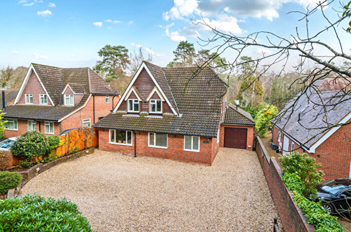 5 Bedroom Detached House For Sale In Heath Ride, Finchampstead, Berkshire, RG40