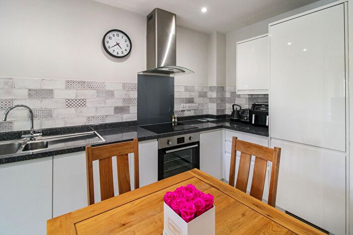 1 Bedroom Flat For Sale In Harwood House, Farnborough, GU14