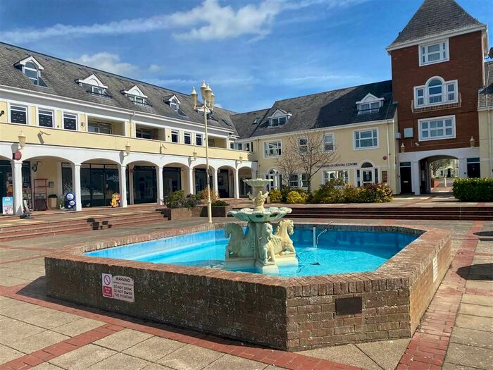 2 Bedroom Flat To Rent In Lakeside, Aylesbury, HP19