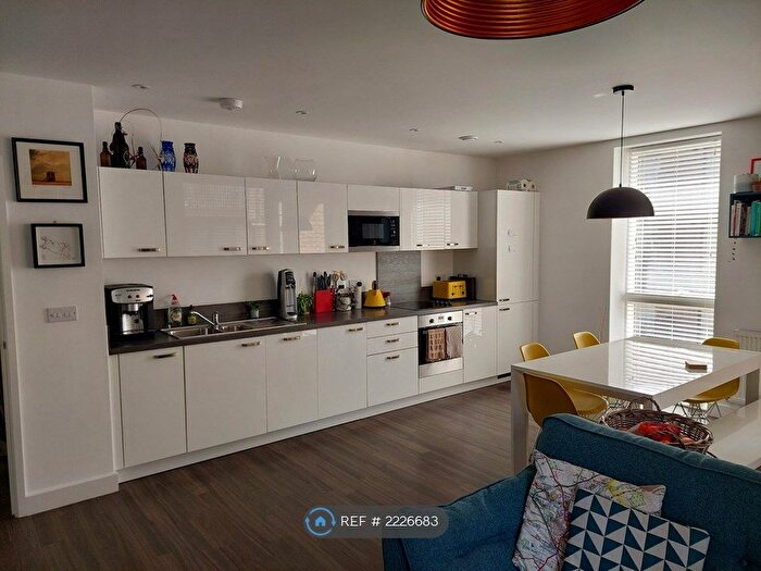 2 Bedroom Flat To Rent In Adenmore Road, London, SE6