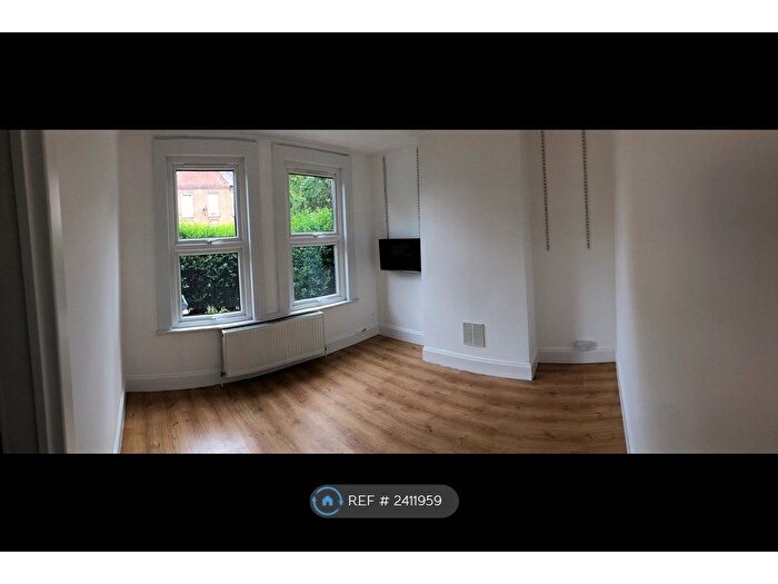2 Bedroom Maisonette To Rent In Hitcham Road, London, E17