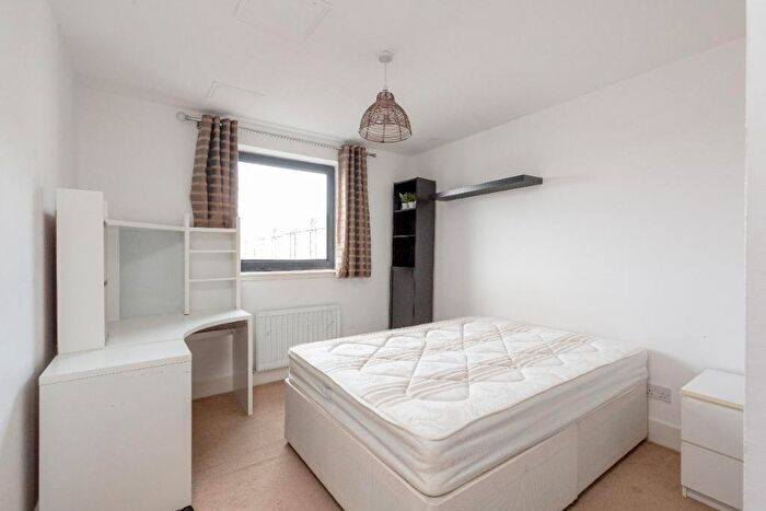 3 Bedroom Flat To Rent In Hopetoun Street, New Town, Edinburgh, EH7