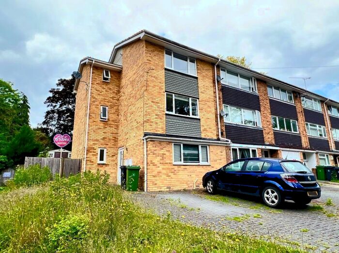 4 Bedroom Town House To Rent In The Cloisters, Frimley, Camberley, GU16