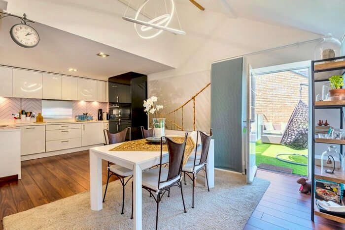 3 Bedroom Flat To Rent In Kings Mill Way, Denham, Uxbridge, UB9