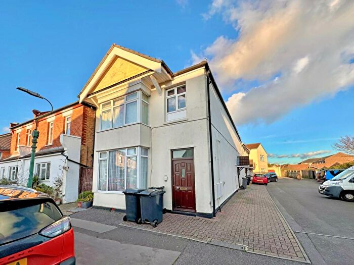 2 Bedroom Flat To Rent In Kings Park Court, Clarence Park Road, Bournemouth, BH7