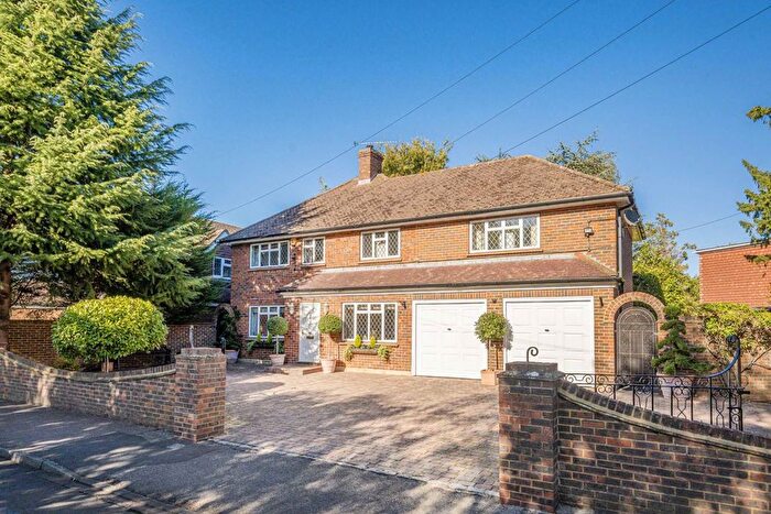 5 Bedroom Detached House For Sale In Vereker Drive, Sunbury-On-Thames, TW16