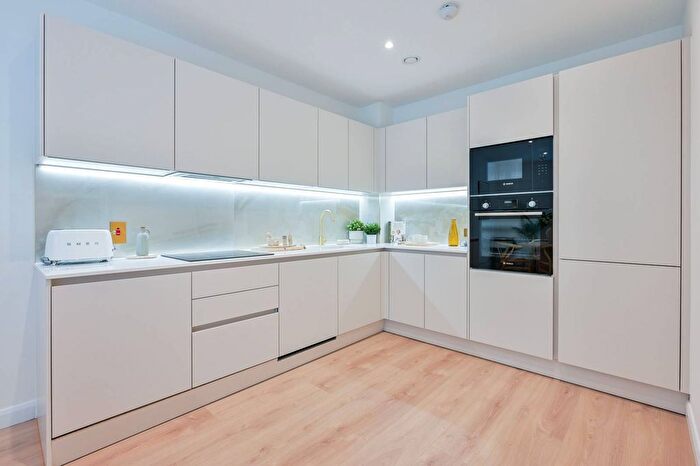 2 Bedroom Flat To Rent In Solomons Passage, Peckham Rye, London, SE15