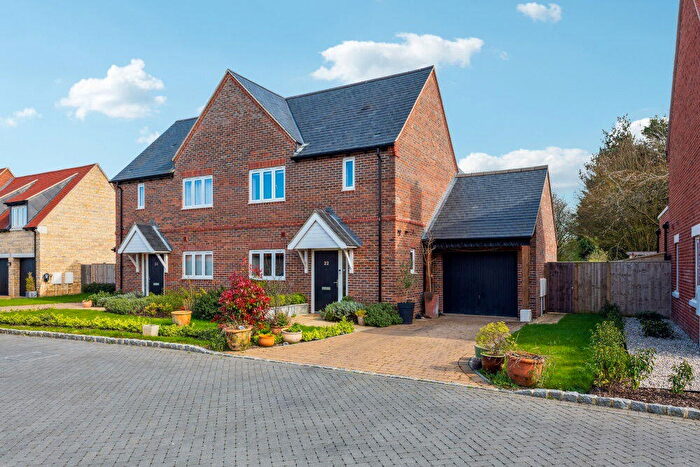 3 Bedroom Semi-Detached House For Sale In Six Acres, Warborough, OX10