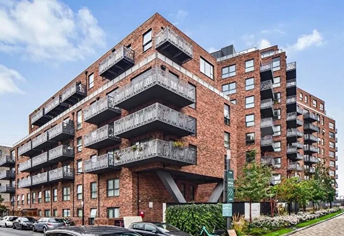 1 Bedroom Flat To Rent In Cityview Point, Leven Road, London, E14