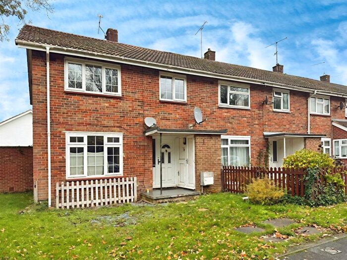 4 Bedroom End Terrace House For Sale In Heron Close, Crawley, RH11
