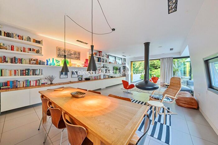 4 Bedroom Semi-Detached House For Sale In Creighton Avenue, London, N10