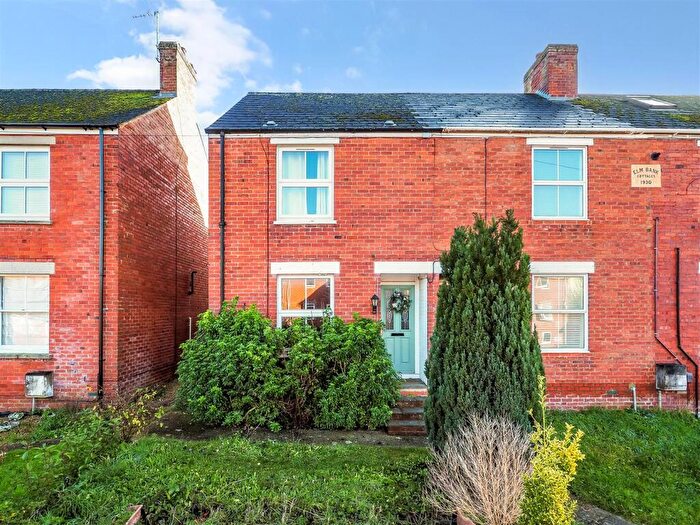 4 Bedroom End Of Terrace House For Sale In South Street, Andover, SP10