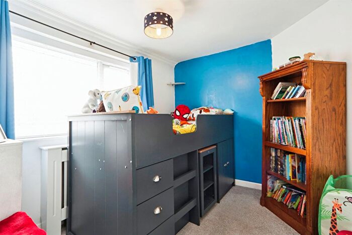 3 Bedroom Semi-Detached House For Sale In Wykebeck Valley Road, Leeds, LS9