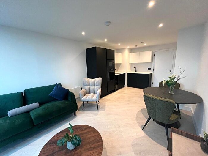 1 Bedroom Apartment To Rent In Vista River Tower, Trinity Way, Manchester, M3
