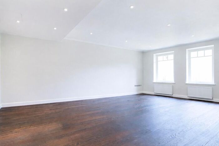 2 Bedroom Flat To Rent In Montagu Square, Marylebone, London, W1H