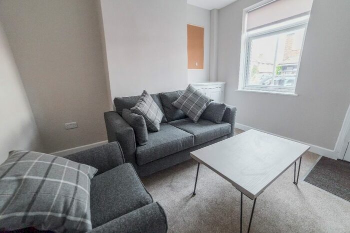 2 Bedroom Flat To Rent In Dagmar Grove, Nottingham, NG9