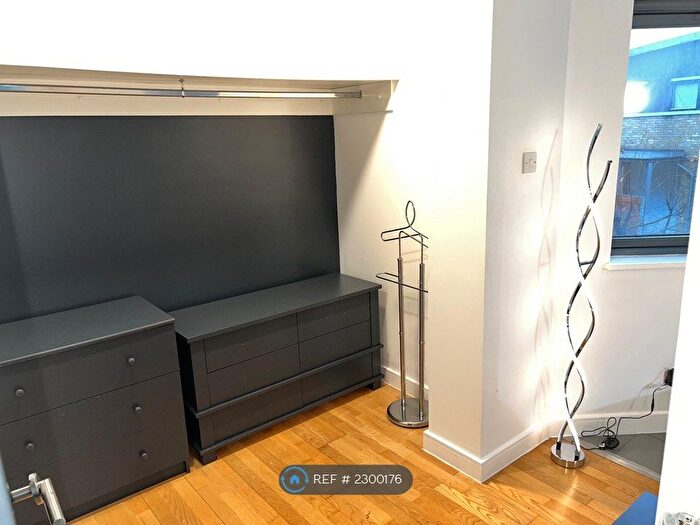 2 Bedroom Flat To Rent In Chronos Building, Whitechapel London, E1