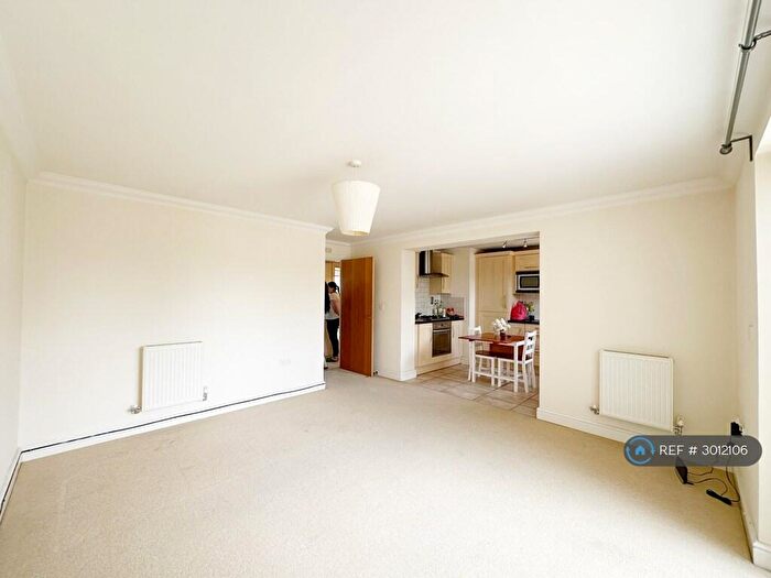 2 Bedroom Flat To Rent In Kelling Way, Broughton, Milton Keynes, MK10