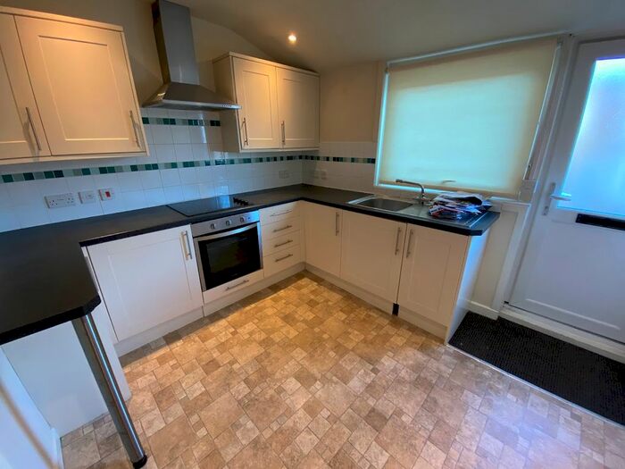 3 Bedroom Maisonette To Rent In Tower Road, Paignton, TQ3