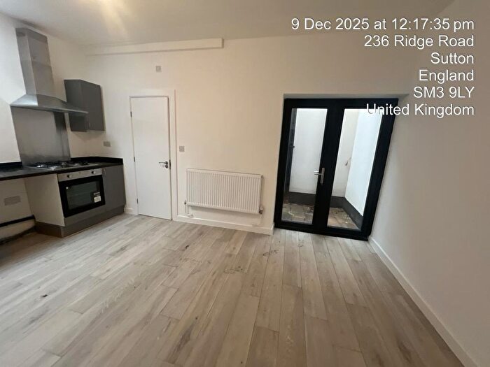 3 Bedroom Flat To Rent In Ridge Road, Sutton, SM3
