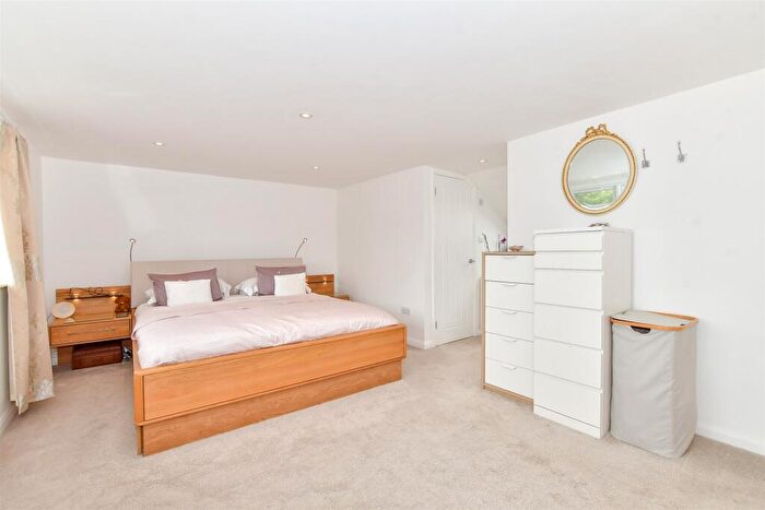 5 Bedroom Detached House For Sale In Rumbolds Close, Chichester, West Sussex, PO19