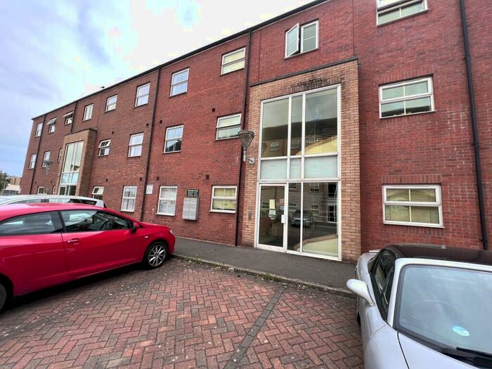 2 Bedroom Flat To Rent In Riverside Drive, Lincoln, LN5