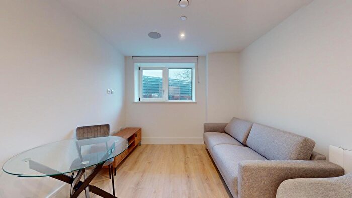 1 Bedroom Flat To Rent In Beverley Way, New Malden, SW20