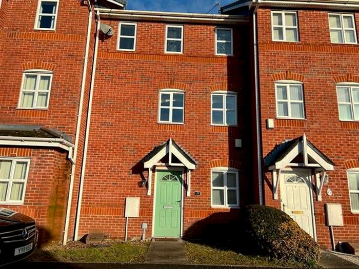 3 Bedroom Town House To Rent In Victoria Lane, Swinton, M27
