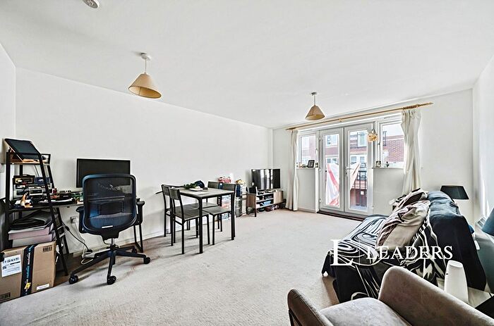 1 Bedroom Flat For Sale In Langstaff Way, Southampton, Hampshire, SO18