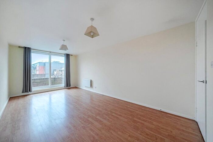 2 Bedroom Flat To Rent In Ewell Road, Surbiton, KT6