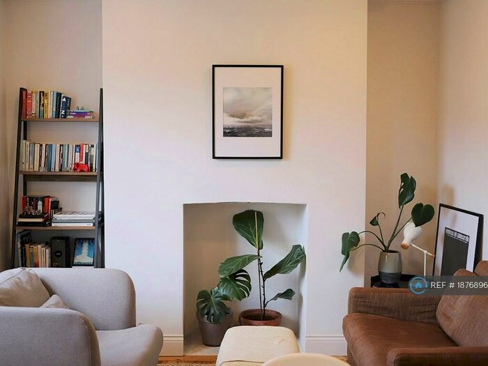 2 Bedroom Flat To Rent In Dalston, London, E8