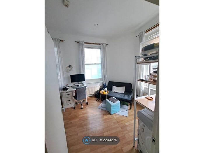 Studio To Rent In Scrutton Street, London, EC2A
