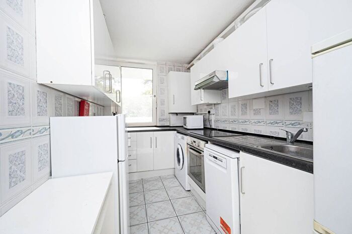 4 Bedroom Flat To Rent In St Lukes Estate, Clerkenwell, London, EC1V