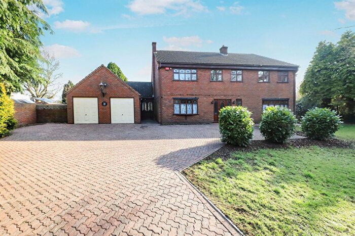 5 Bedroom Detached House For Sale In Bursnips Road, Essington, Wolverhampton, WV11