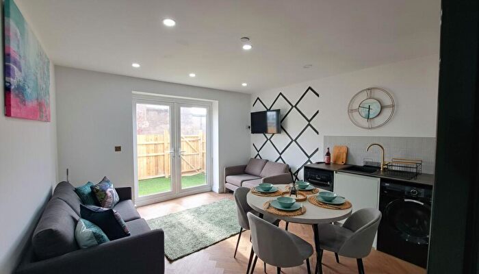 2 Bedroom Apartment To Rent In North Road, Cardiff, CF14