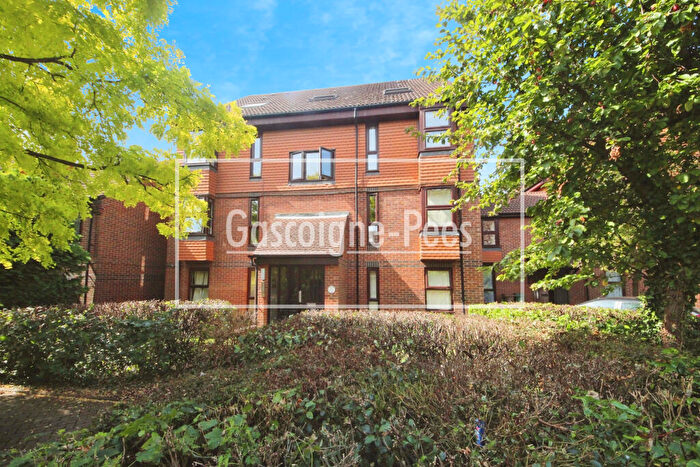 1 Bedroom Flat To Rent In Turnpike Lane, Sutton, SM1