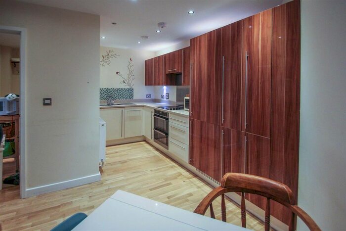 2 Bedroom Flat To Rent In Dunstan Mews, Enfield, EN1