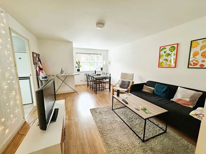 2 Bedroom Flat To Rent In Elderfield Place, London, SW17