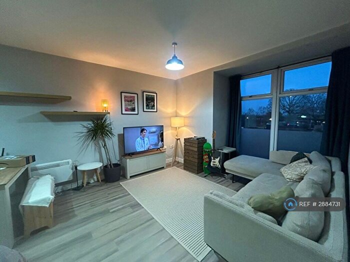 2 Bedroom Flat To Rent In Beech House, Manchester, M22