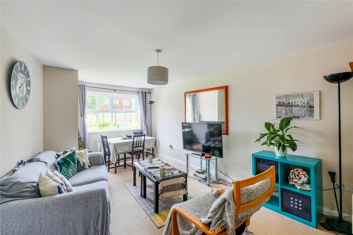 2 Bedroom Flat To Rent In Macmillan Way, Heritage Park, London, SW17