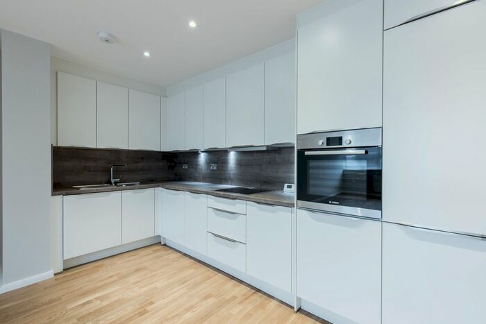 2 Bedroom Flat To Rent In Shacklewell Lane, London, E8
