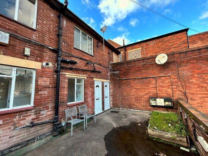 1 Bedroom Flat To Rent In Kirkgate, Wakefield, WF1